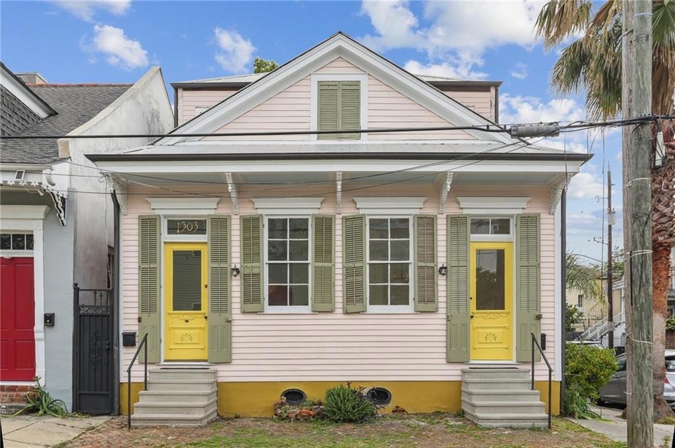 Charming Corner Camelback