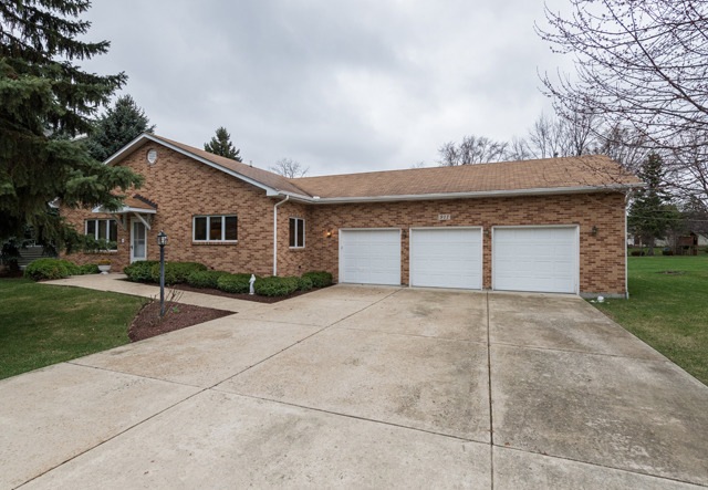 911 Parkside Rd, Naperville, IL 60540 - photo 1
