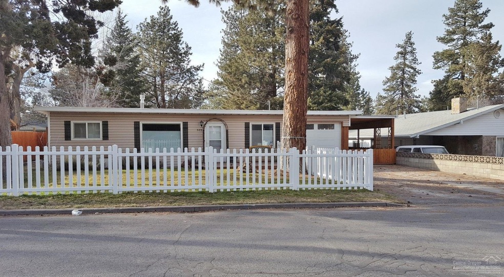 505 SE 4th St, Bend, OR 97702 - photo 1