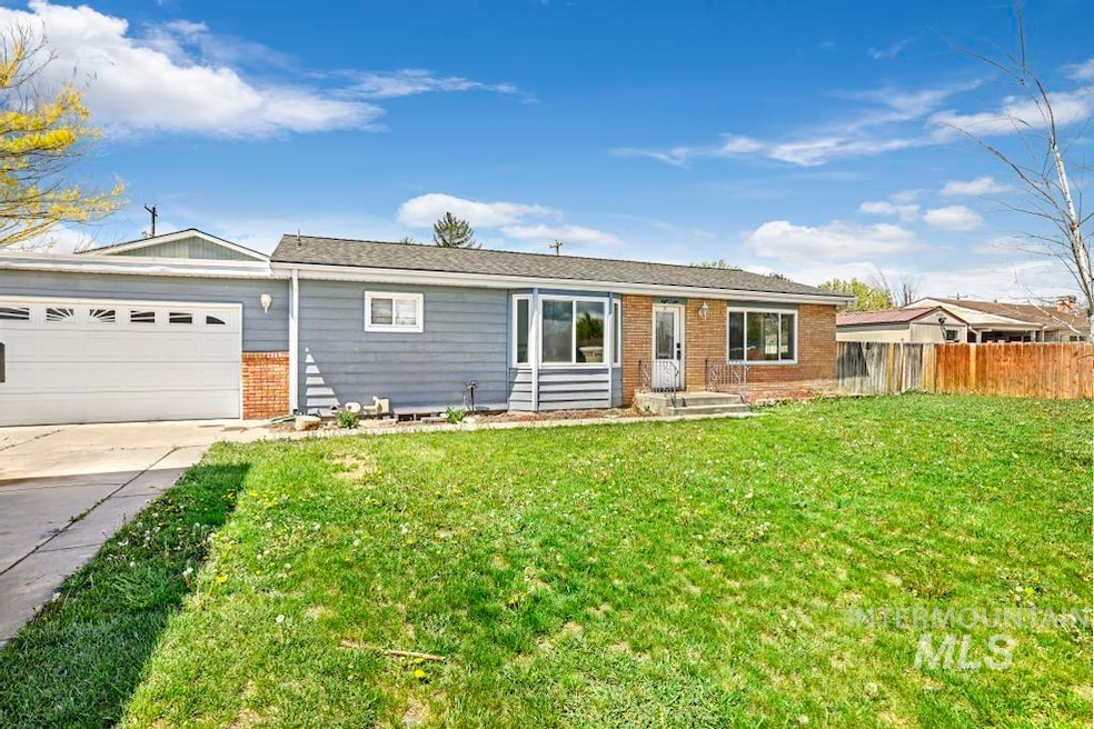 809 Bracken St N, Twin Falls, ID 83301 - photo 1