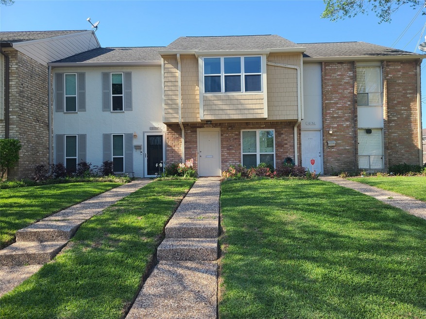 10152 Longmont Dr unit 38/10, Houston, TX 77042 - photo 1
