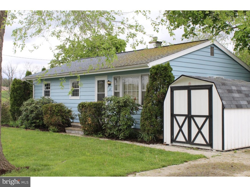 27 Hoffman Ln, Shoemakersville, PA 19555 - photo 1