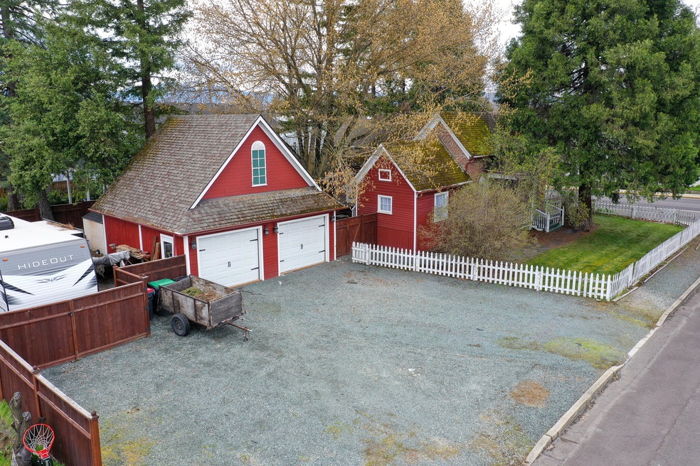 162 N 2nd St, Central Point, OR 97502 - photo 1