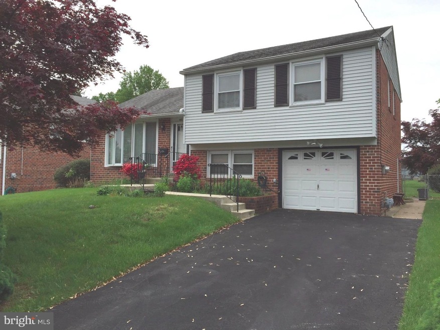 4412 Chandler Dr, Brookhaven, PA 19015 - photo 1