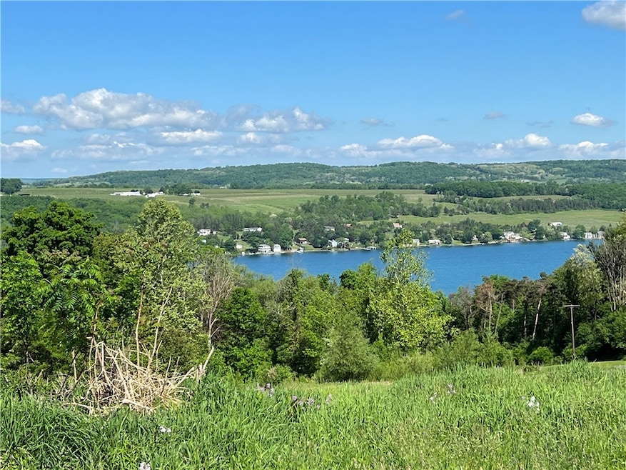 Huge vistas with gorgeous lake views!
