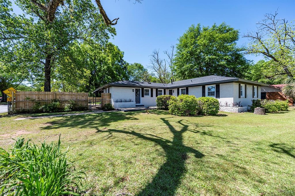 1122 Stuart Ave, Albany, GA 31707 - photo 1