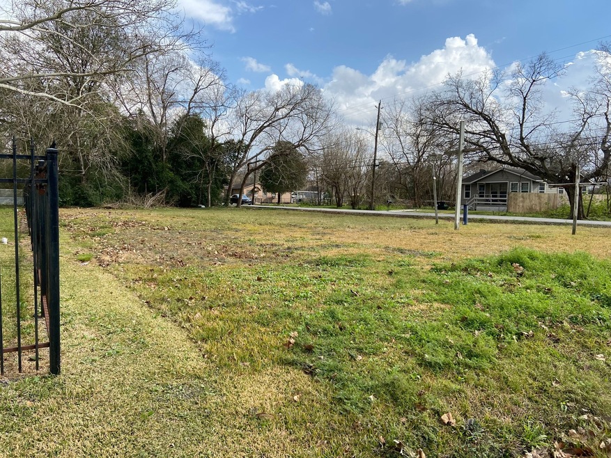 9702 Willow St, Houston, TX 77088 - photo 1