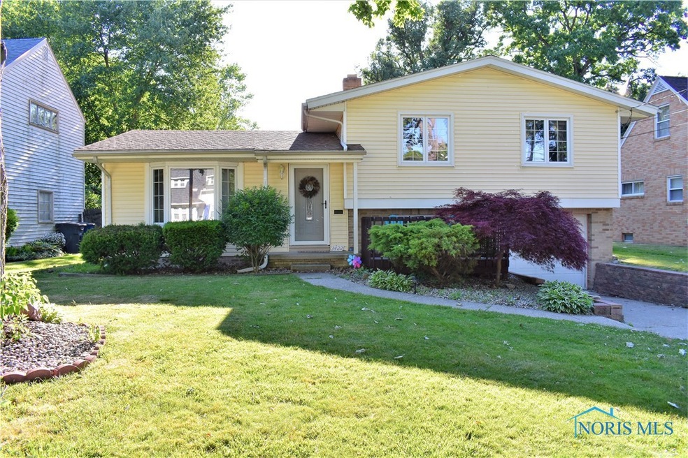 Cute curb appeal!