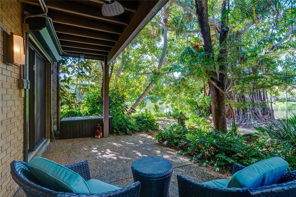 The Perfect Get-Away....private lakefront patio