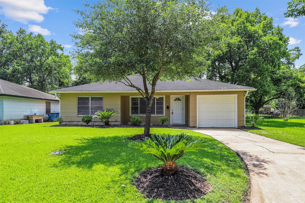 1512 Tobola St, Rosenberg, TX 77471 - photo 1