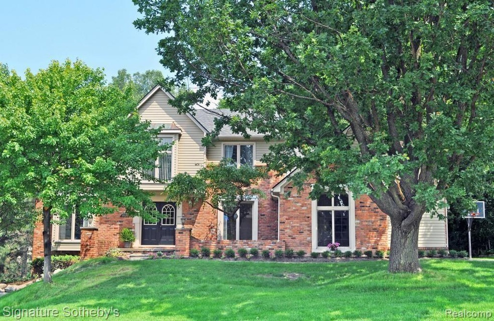 5089 Longview Dr, Troy, MI 48098 - photo 1