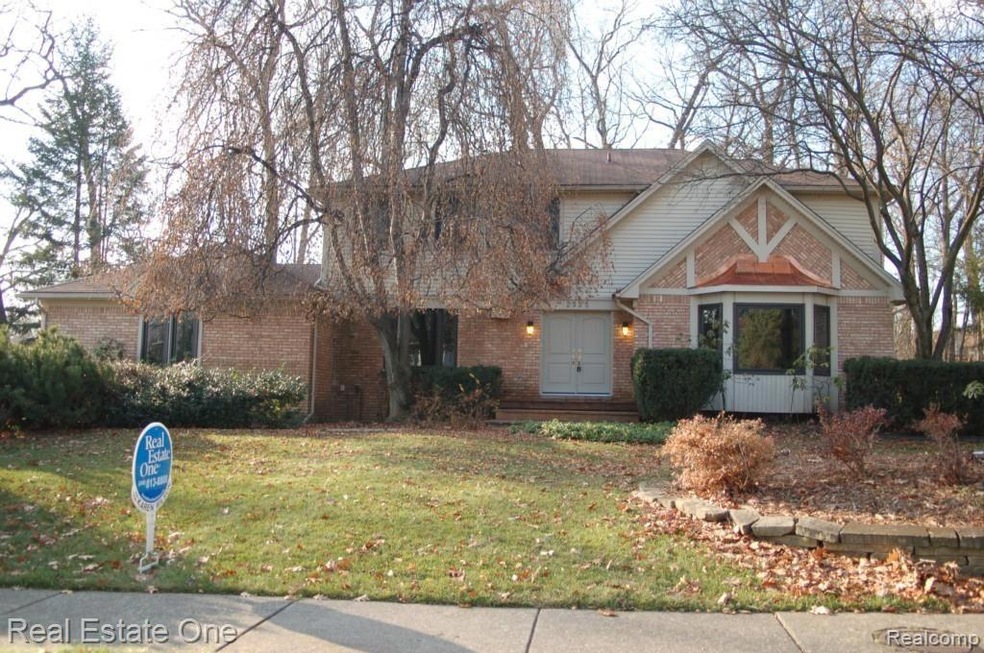 2525 Homewood Dr, Troy, MI 48098 - photo 1