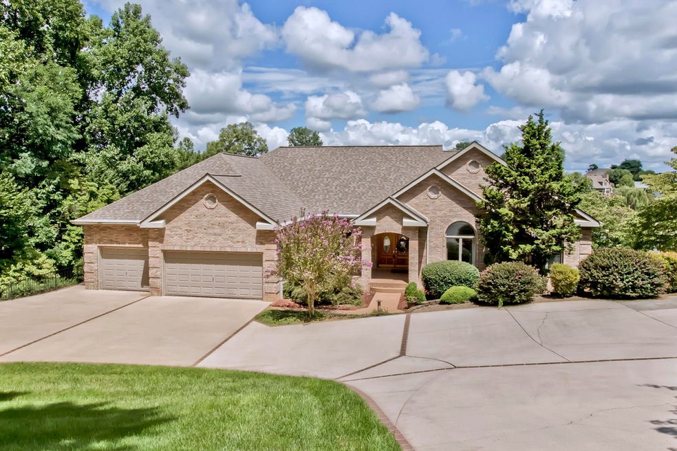 01_256 Cheestana Way_Front