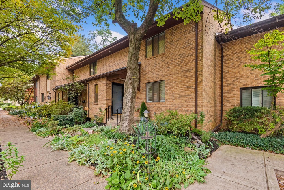 11044 Saffold Way, Reston, VA 20190 - photo 1