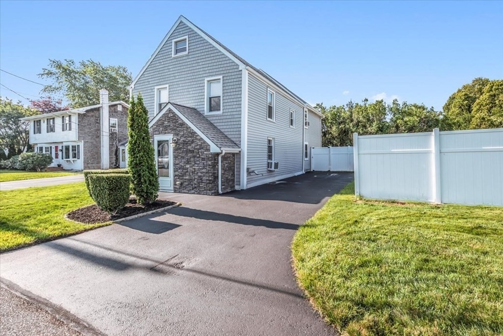 118 Pearl St, South Dartmouth, MA 02748 - photo 1