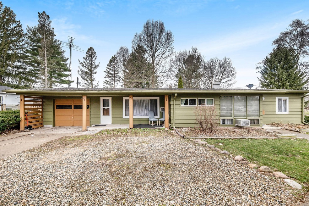 904 S Kalamazoo Ave, Marshall, MI 49068 - photo 1