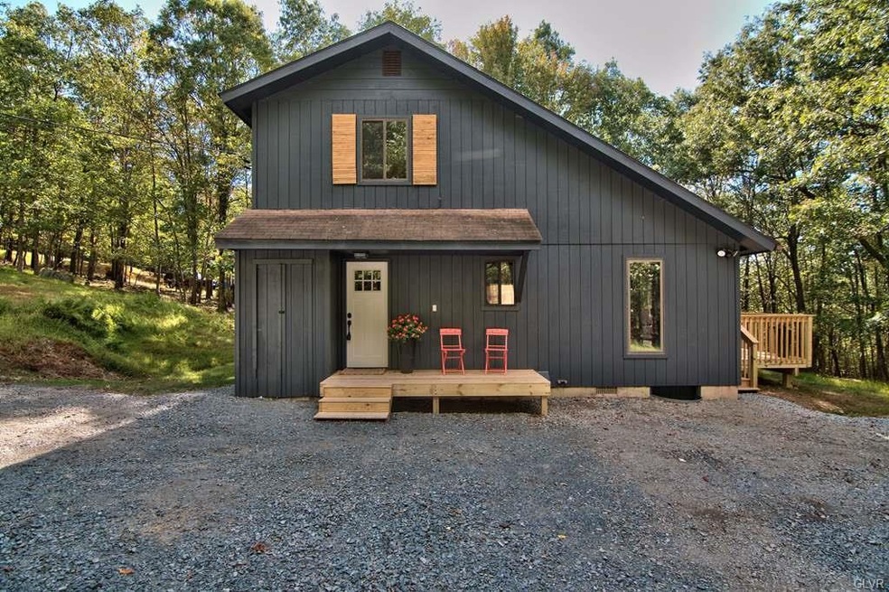 3BD/2BTH Renovated Contemporary on 0.94 private wo