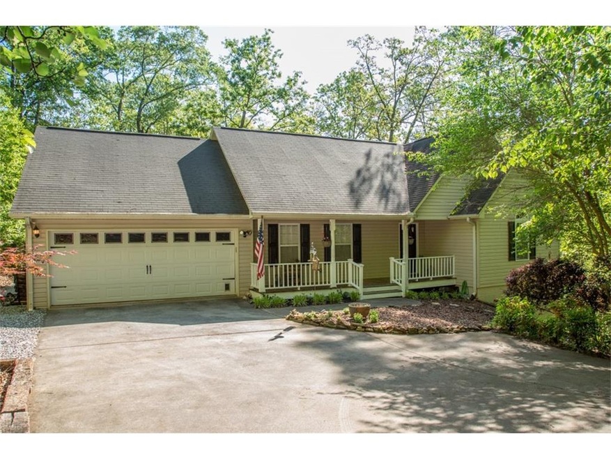 Beautiful Ranch on private 2.26 lot