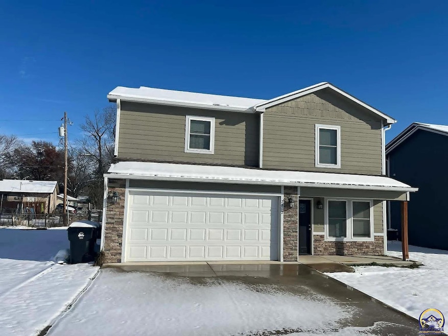 2902 N Kansas Ave, Topeka, KS 66617 - photo 1