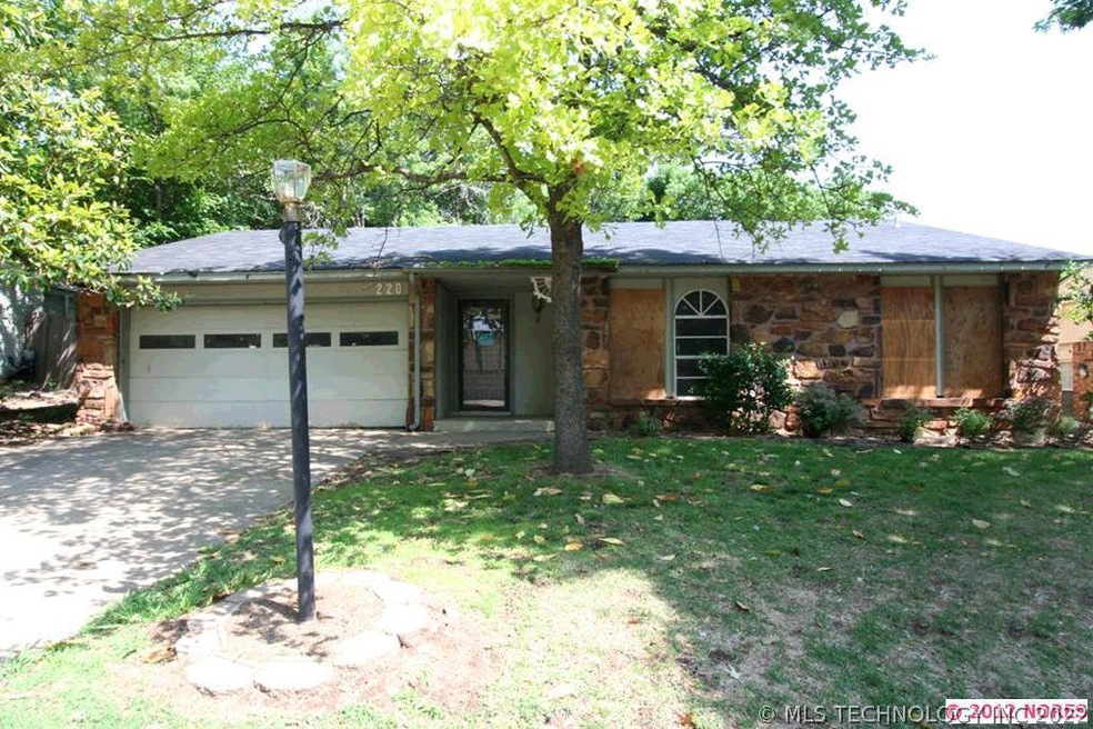 220 W Waco Place, Broken Arrow, OK 74011 - photo 1