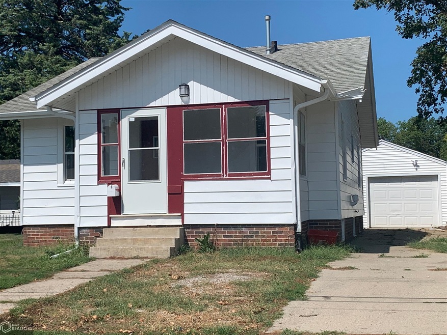 1006 N 6th Ave E, Newton, IA 50208 - photo 1