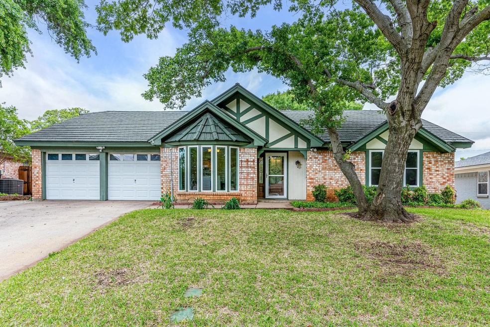 2024 Mountainview Dr, Hurst, TX 76054 - photo 1