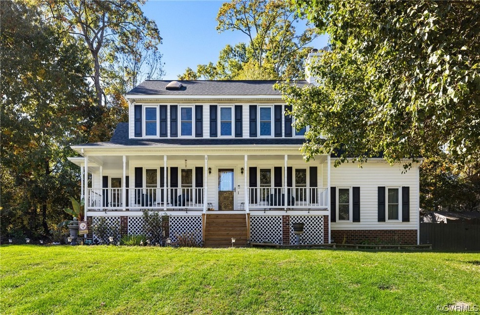 View of front of home featuring a porch and a fron