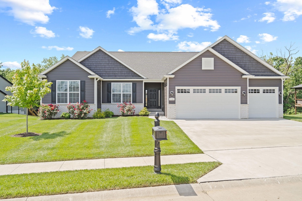 For Sale $649,900 • Co-Listing Agent