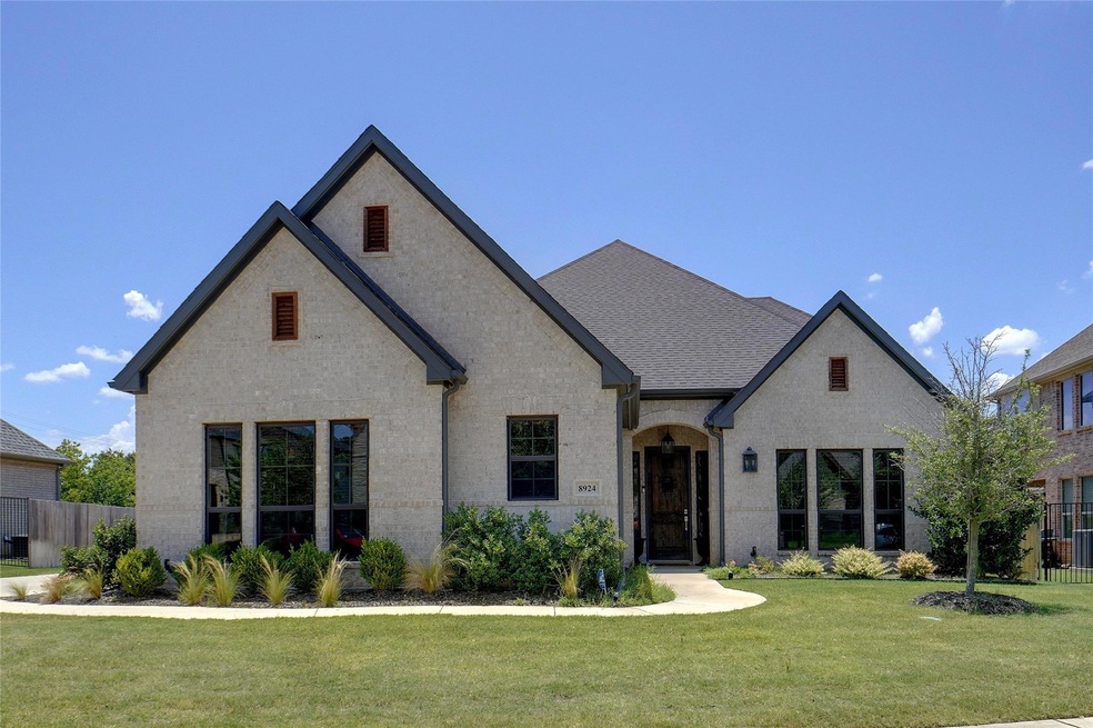 8924 Myranda Ct, North Richland Hills, TX 76182 - photo 1