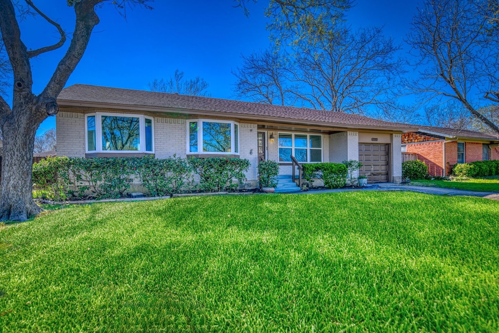 Ranch-style house with brick siding, driveway, an 