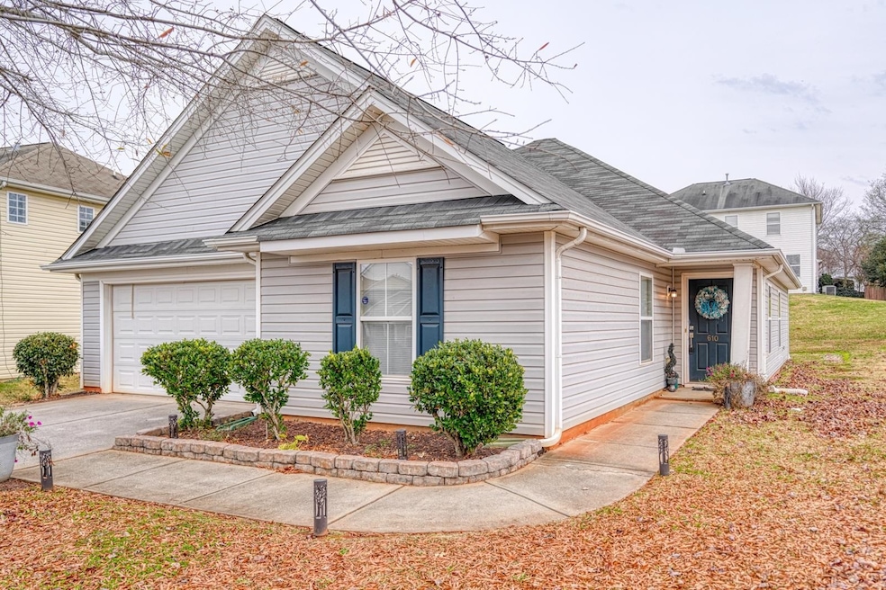 610 Branch View Dr, Boiling Springs, SC 29316 - photo 1