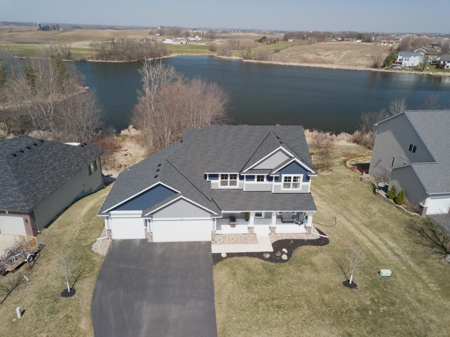 Welcome Home! 521 Rowena Curve