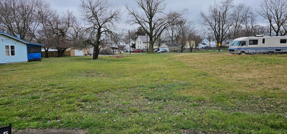 864 Kenton Ave, Marion, OH 43302 - photo 1