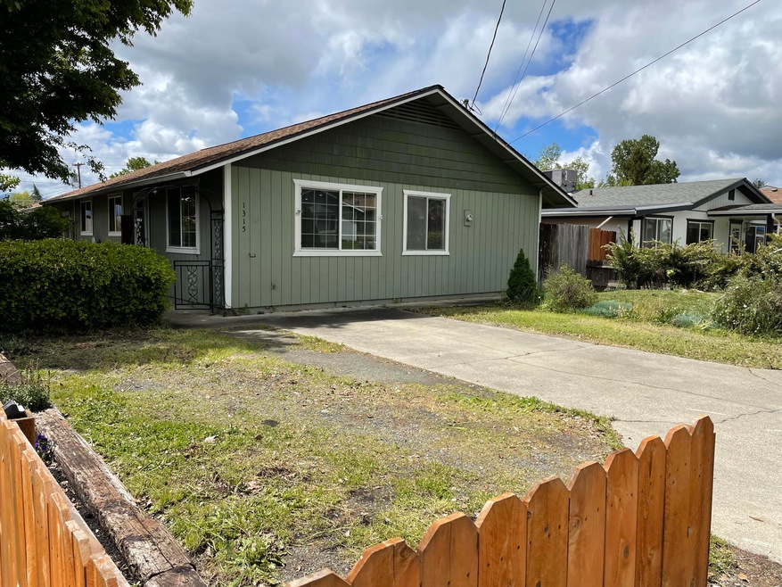 1315 SW Isham St, Grants Pass, OR 97526 - photo 1