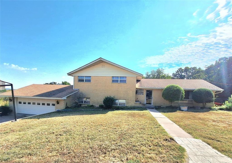 Front facing view of home