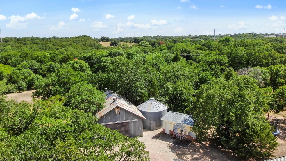 504 Joyce St, Weatherford, TX 76085 - photo 1