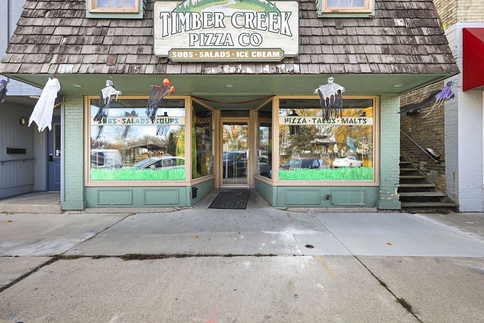 1-web-or-mls-134-e-lake-st