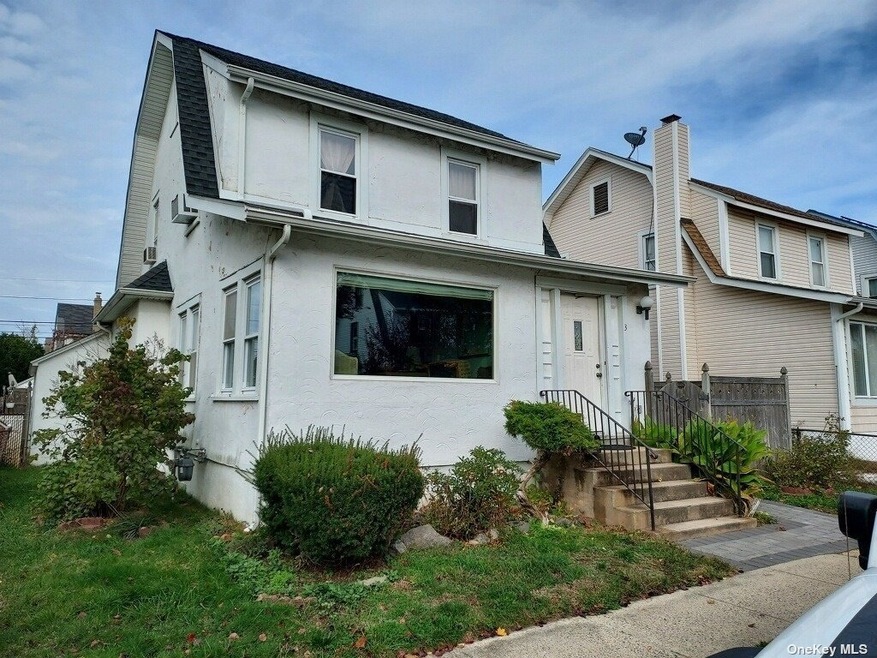 3 Laurel Rd, Lindenhurst, NY 11757 - photo 1