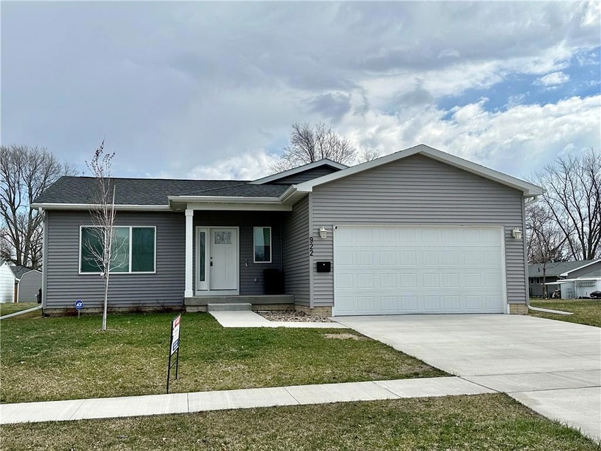 922 E 9th St N, Newton, IA 50208 - photo 1