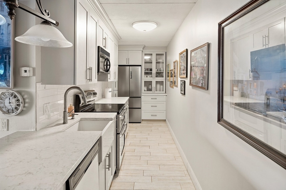 995 Massachusetts Ave unit 404, Arlington, MA 02476 - photo 1