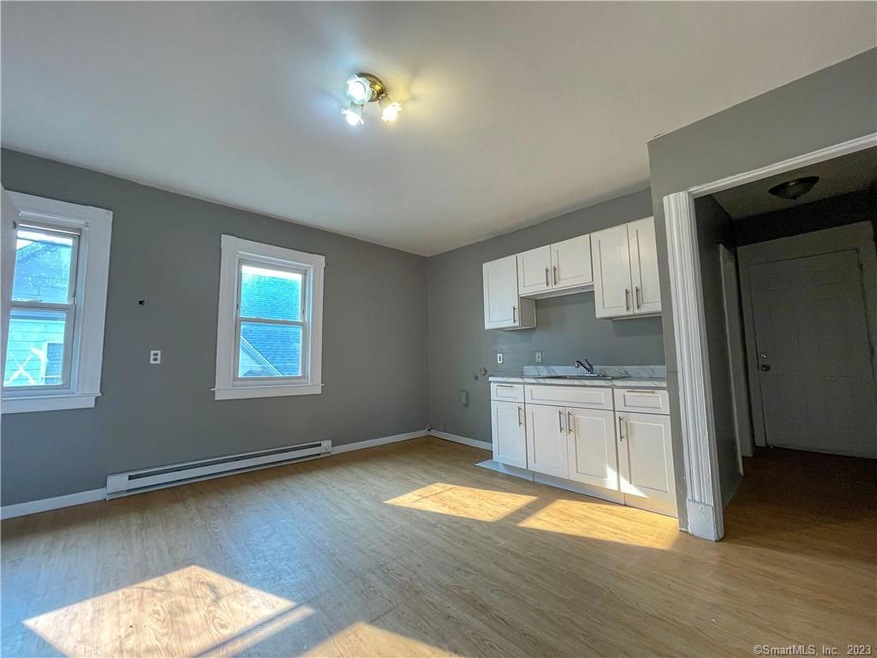 61 Laurel St unit 3, Waterbury, CT 06702 - photo 1