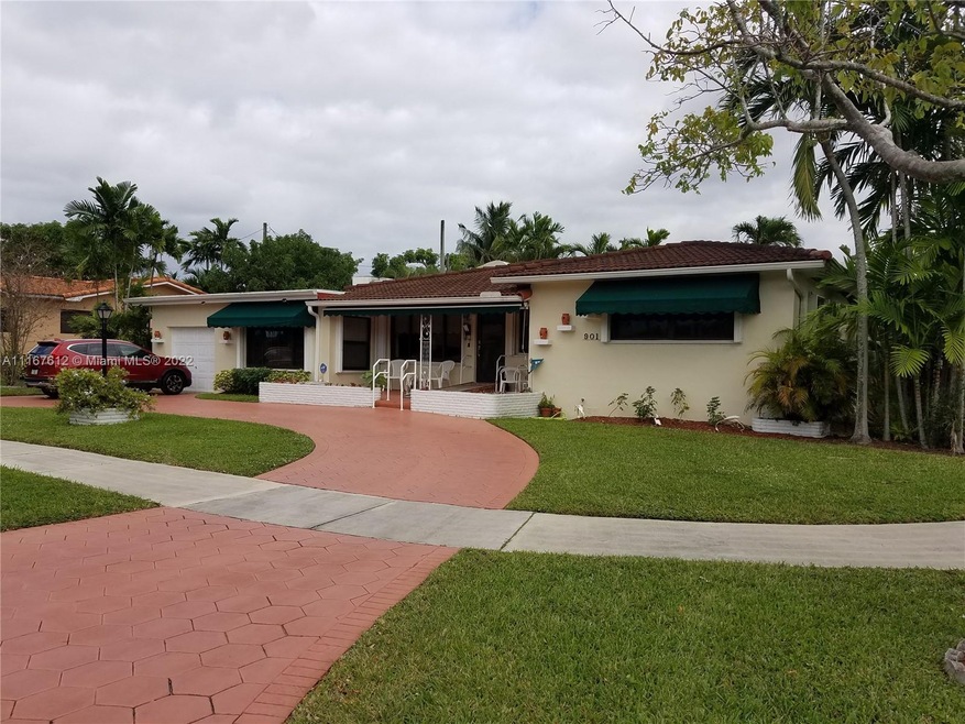 Circular driveway for plenty of parking space
