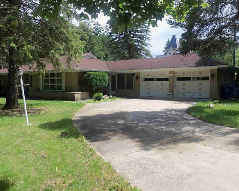 115 W Maple St, Vassar, MI 48768 - photo 1