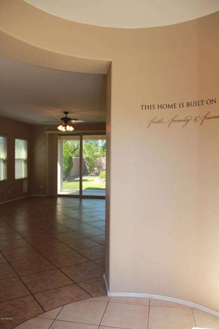 722 E Las Colinas Place Entryway