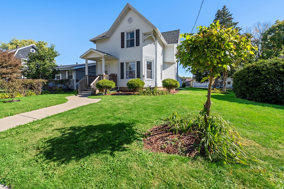 421 Franklin St, Belvidere, IL 61008 - photo 1