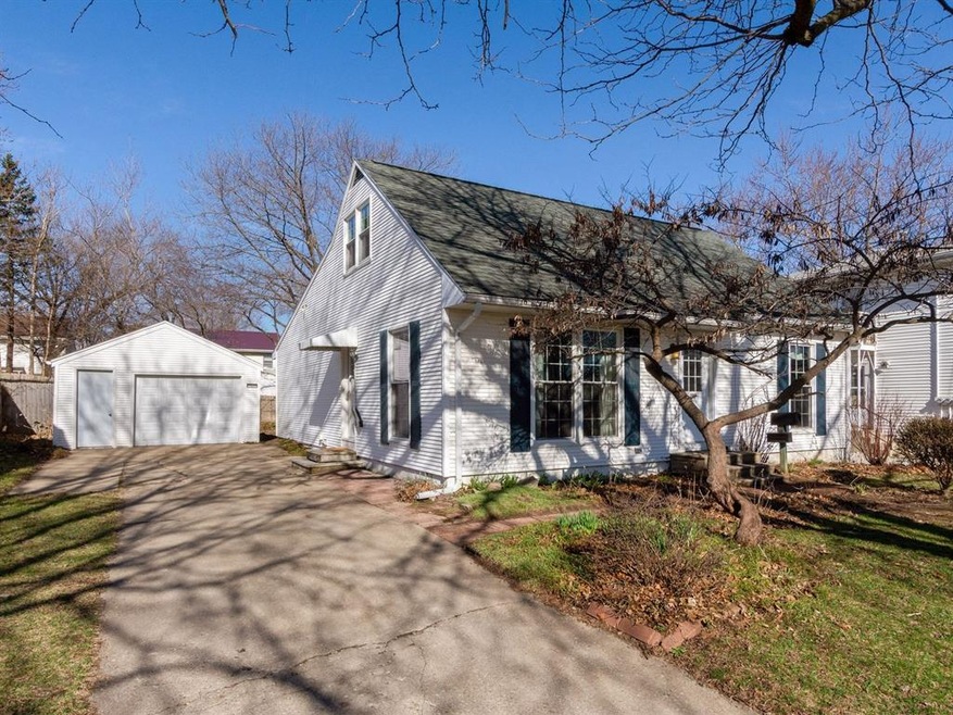 206 C Ave, Hiawatha, IA 52233 - photo 1