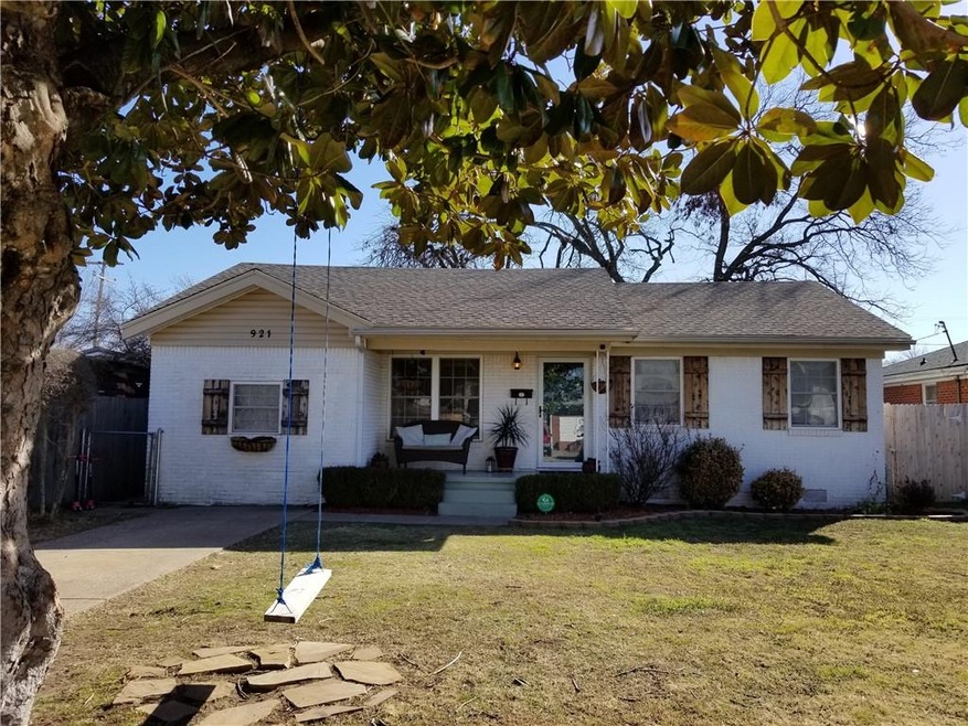 921 N Jefferson Place, Shawnee, OK 74801 - photo 1
