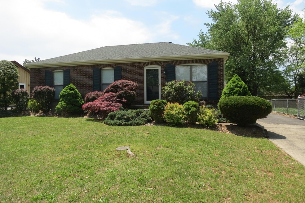 6802 Beackstone Ct, Louisville, KY 40228 - photo 1