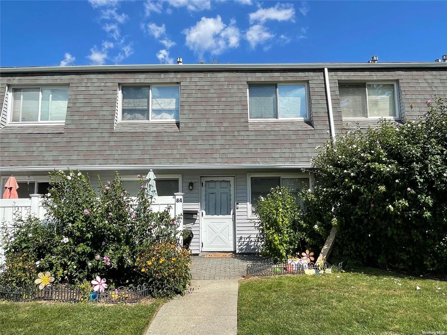 84 Storm Dr unit 84, Holtsville, NY 11742 - photo 1