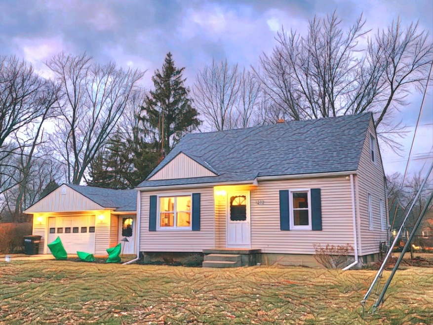 1212 Catalina Dr, Flint, MI 48507 - photo 1